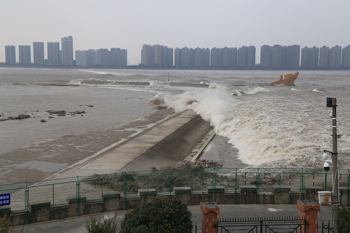 钱塘江大潮之美女坝