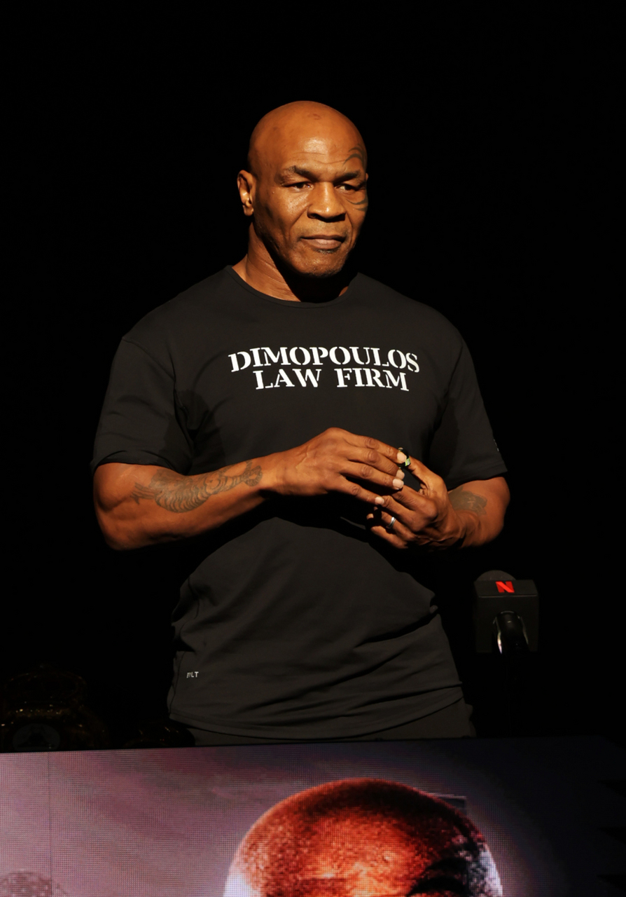 2024年7月20日,57岁的拳击沙皇泰森将迎战27岁的网红拳手杰克·保罗