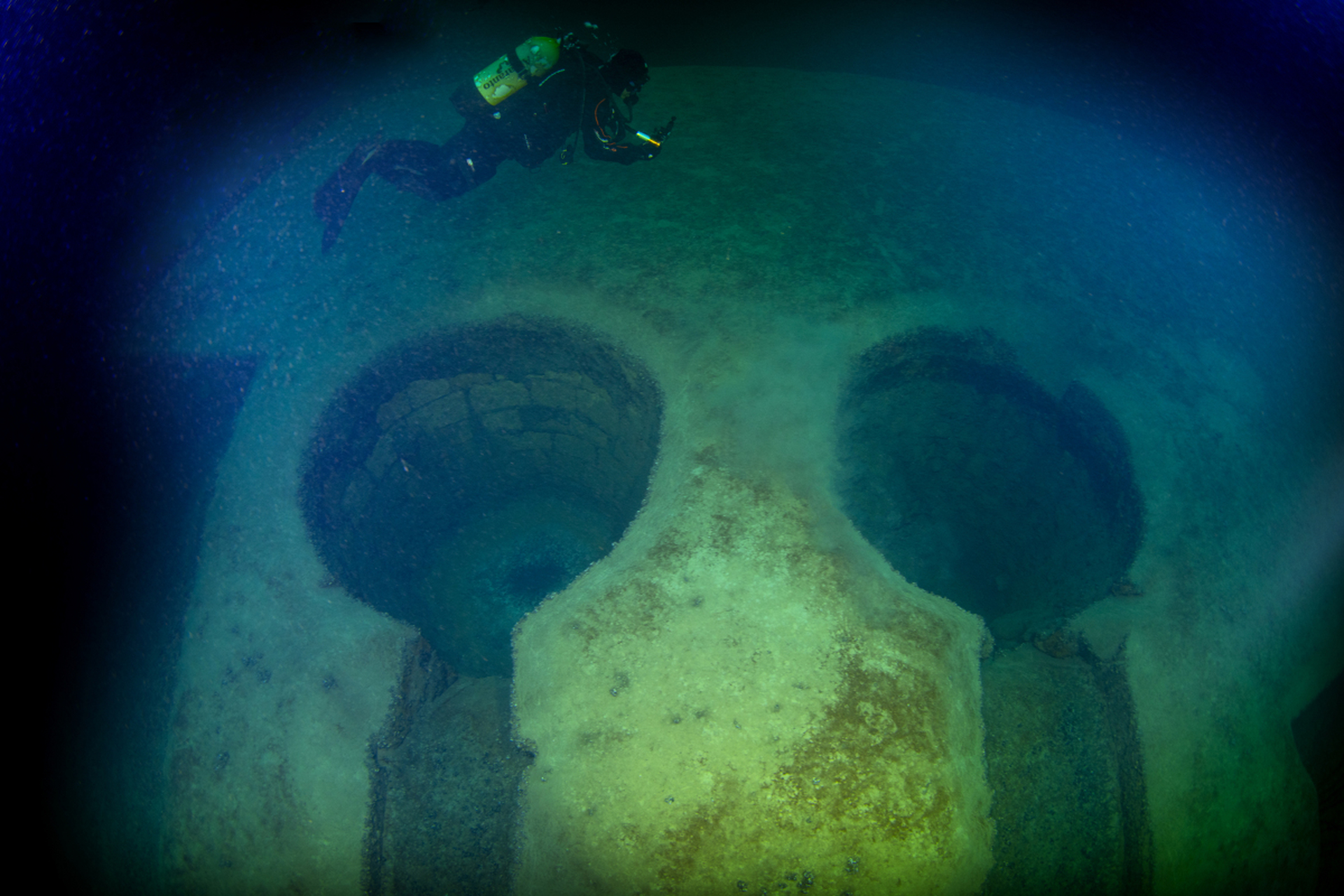 在2米深的泳池游泳和在20米深的泳池游泳有什么区别?