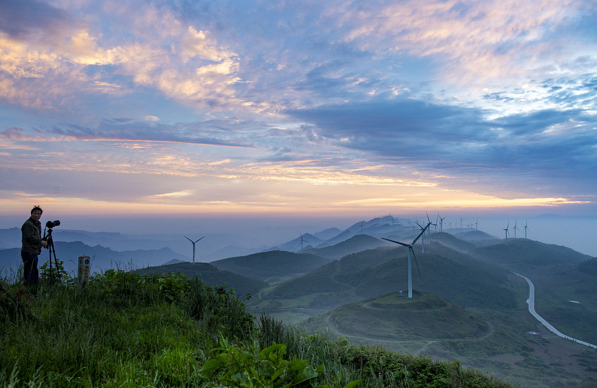 恩施利川汪营的齐岳山风车超壮观!