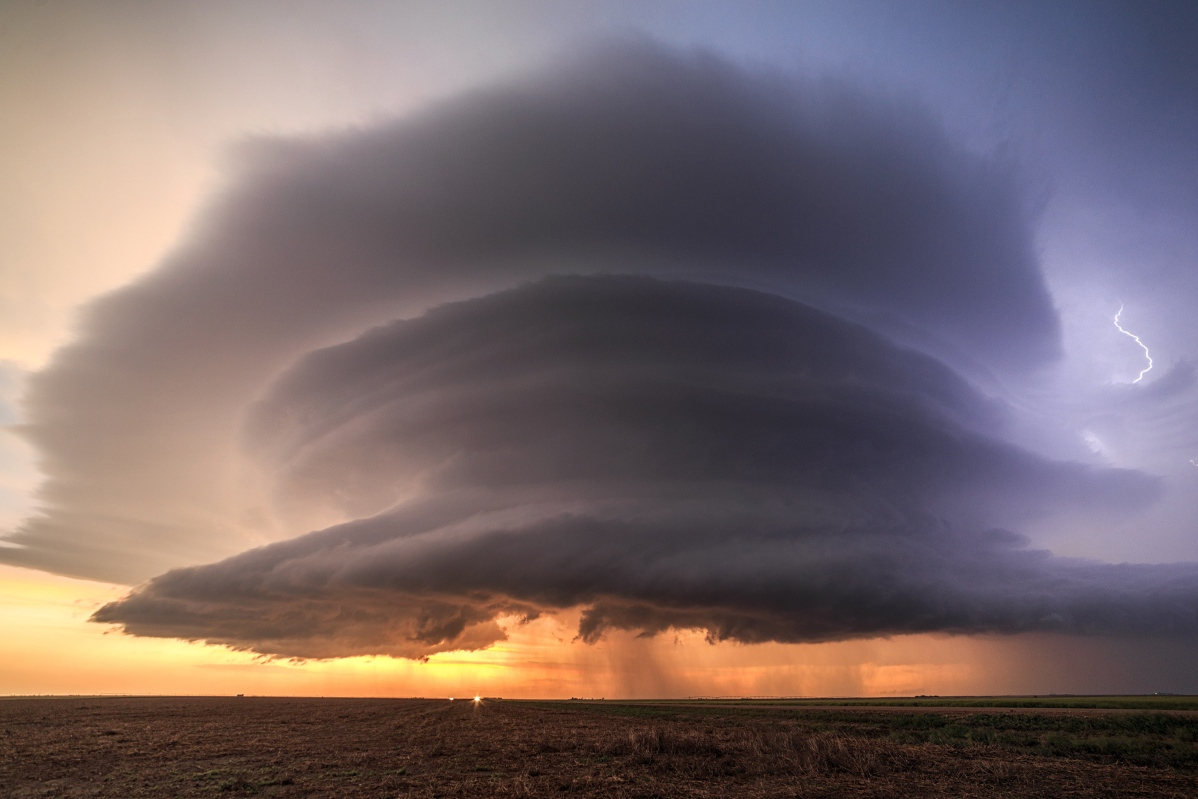 闪电龙卷风卷风图片龙卷气旋一道龙卷风龙卷风图片大自然龙卷风绝美图