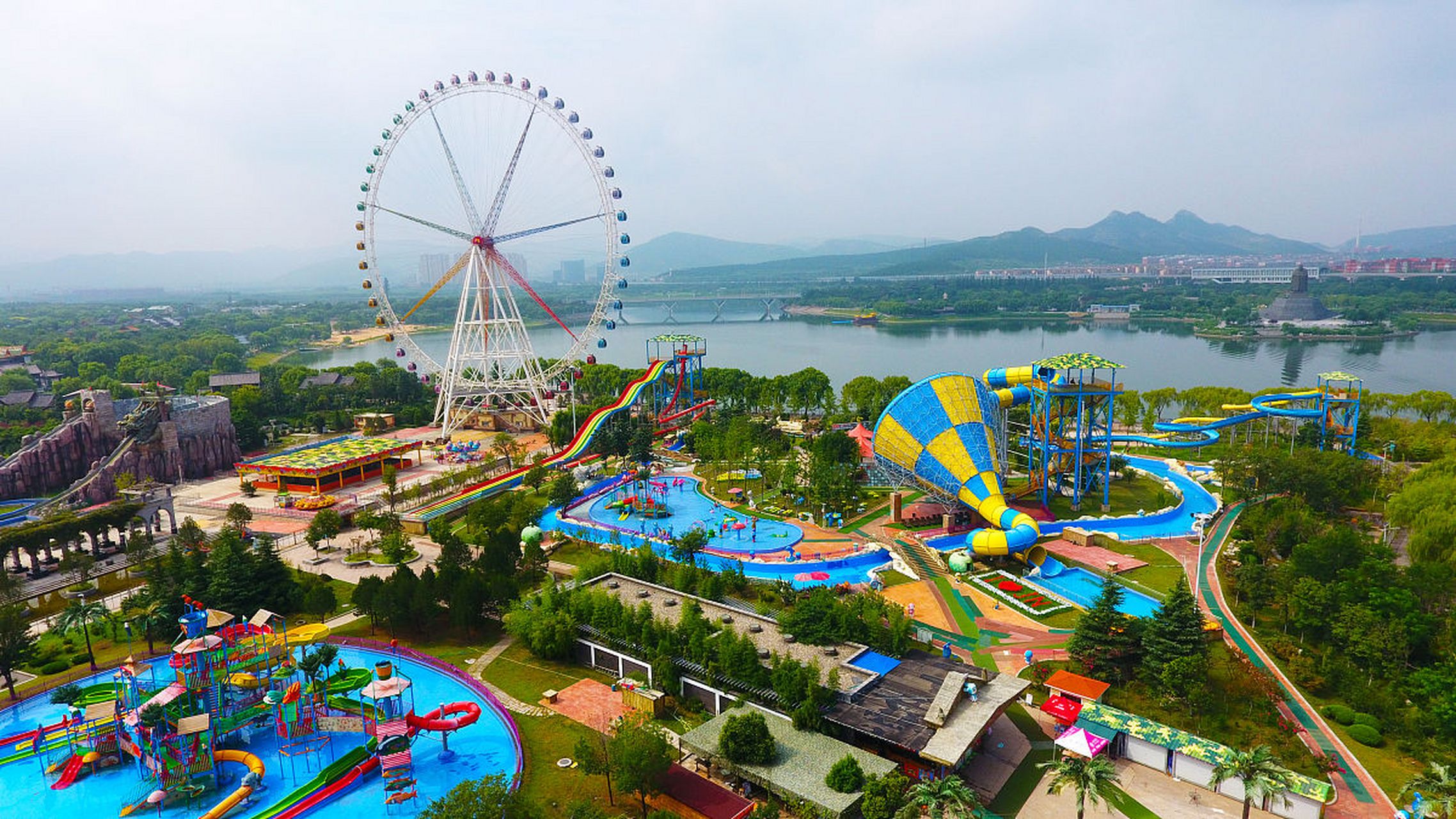 富阳游乐园还为游客们准备了美味的烧烤活动.