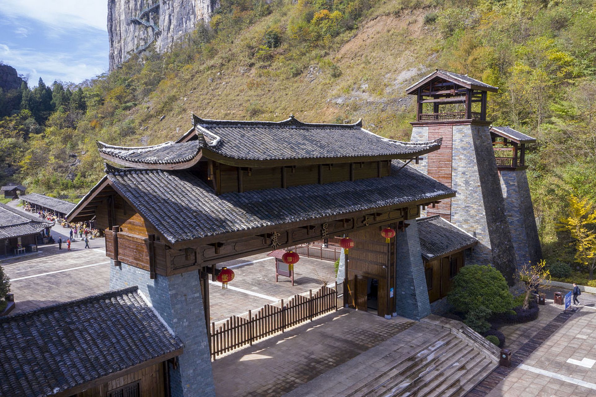 天门山古村落位于北镇市大市镇,地处北镇市北部,是一个保存完好的中国