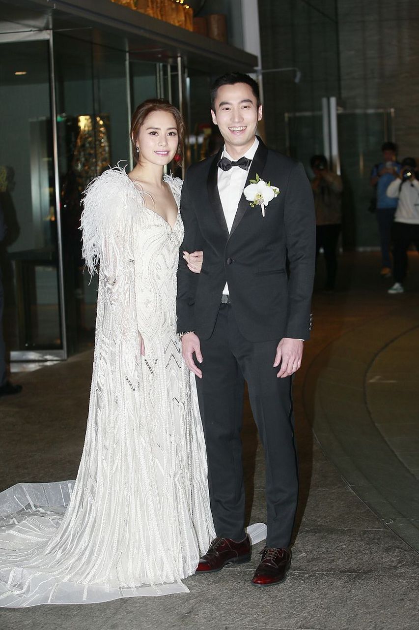 阿娇和富豪赖弘国结婚后,男方给了一张vip黑卡并豪迈地说"随便买!