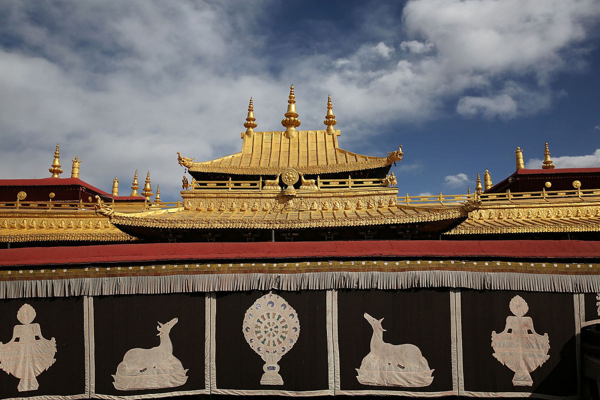 雪域圣城,一场涤荡心灵的高原之旅  当阳光洒满金色的布达拉宫,当