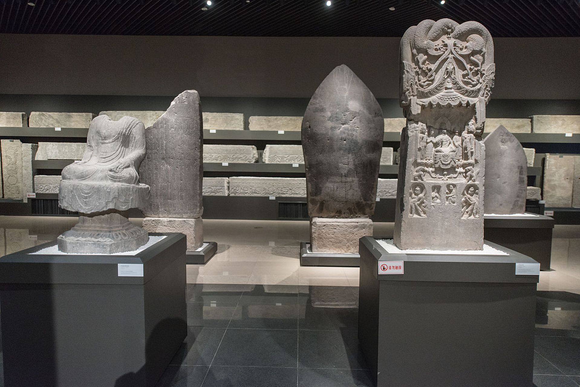 上个周末,我有幸亲自去河南博物院游玩了一番,真的是收获颇丰啊!