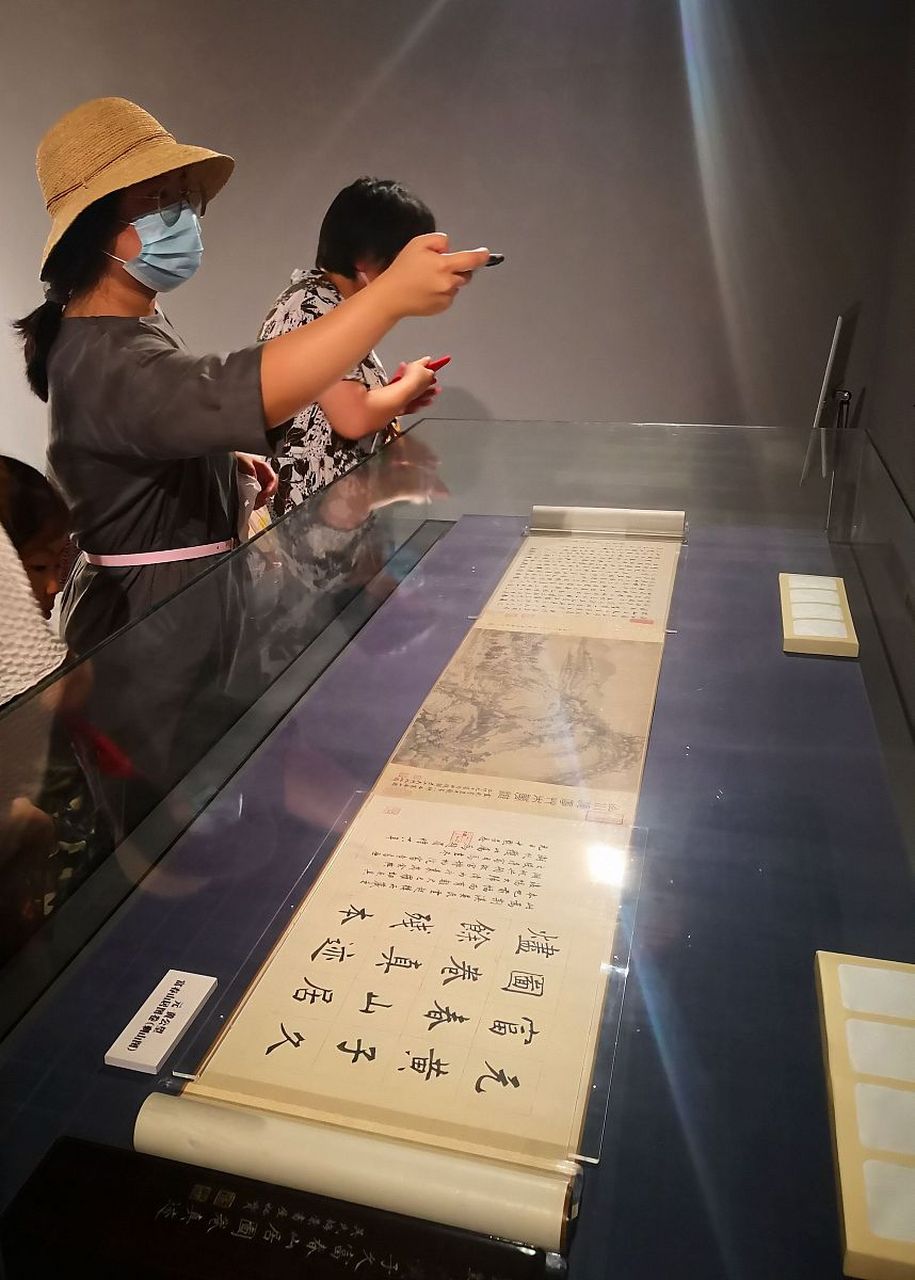 顺治七年,江南宜兴吴府,久病的吴洪裕弥留之际,他死死地盯着眼前的心