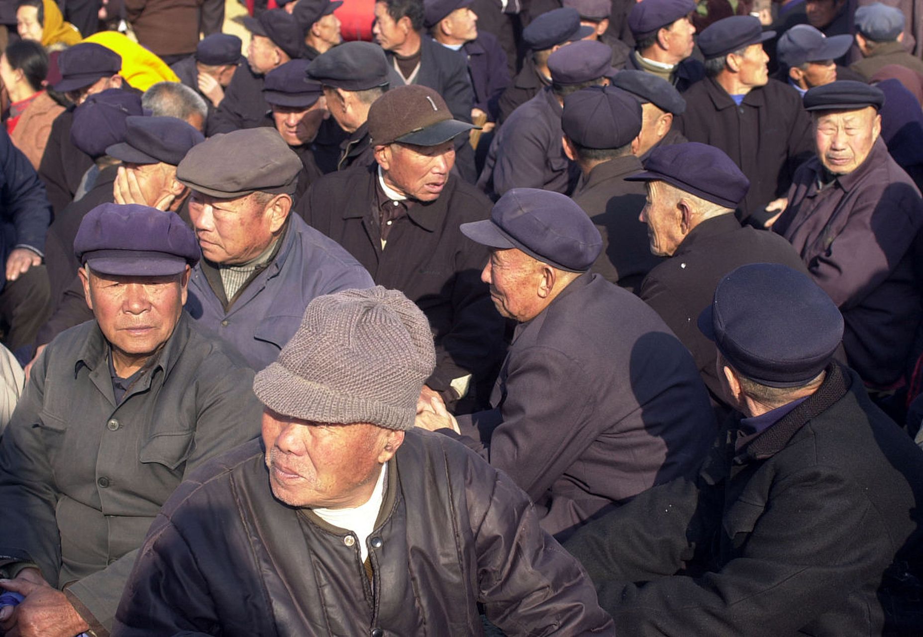 老百姓的生活越来越辛苦! 现在的人,尤其是年轻人,压力太大了,钱很难