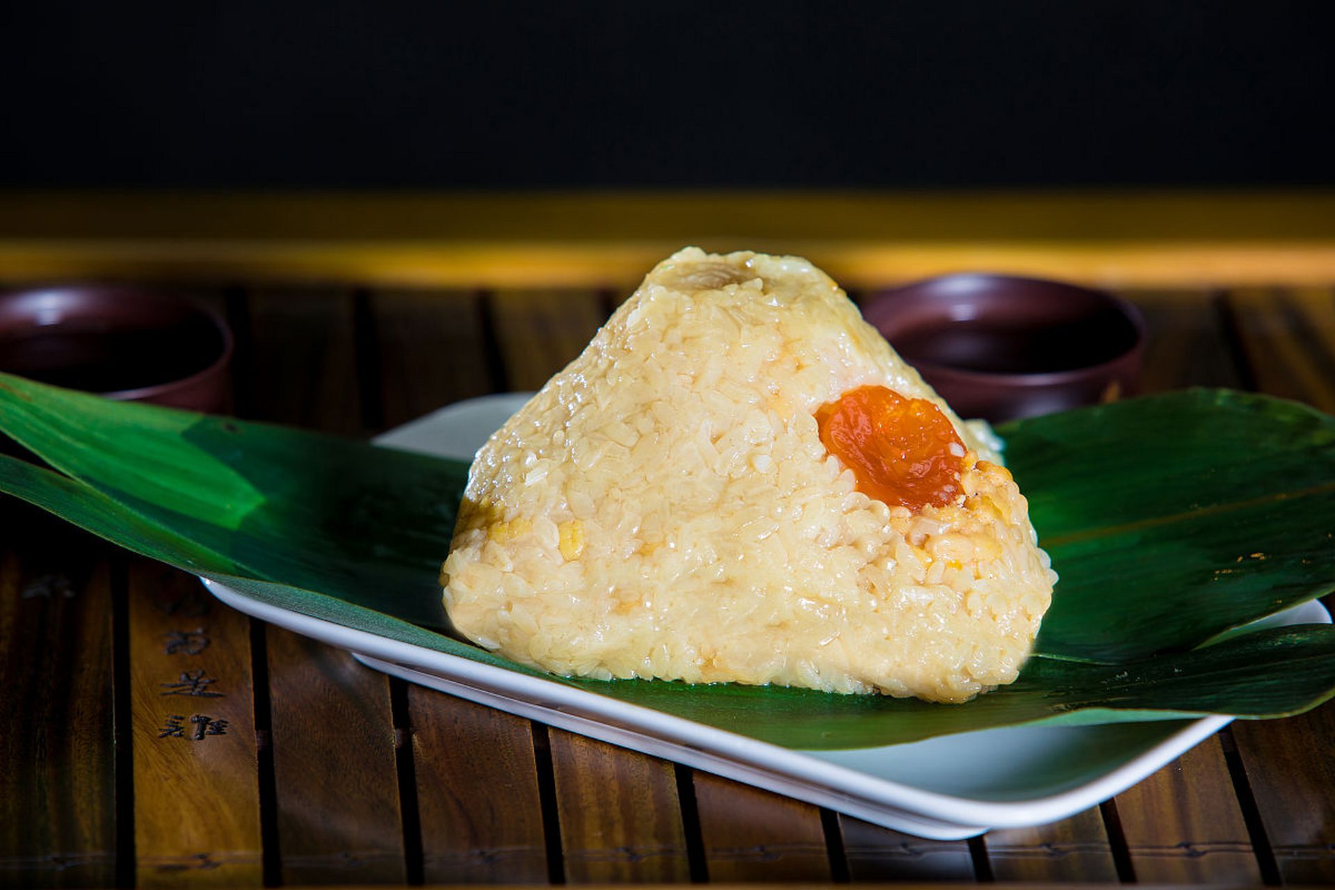 欢迎来到壮乡美食课堂,今天教大家制作广西特色美食,靖西香糯凉粽,比