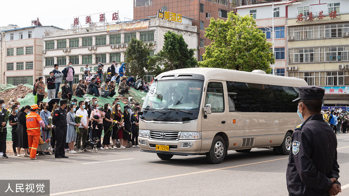 芝罘殡仪馆遗体接送长途殡葬车灵车
