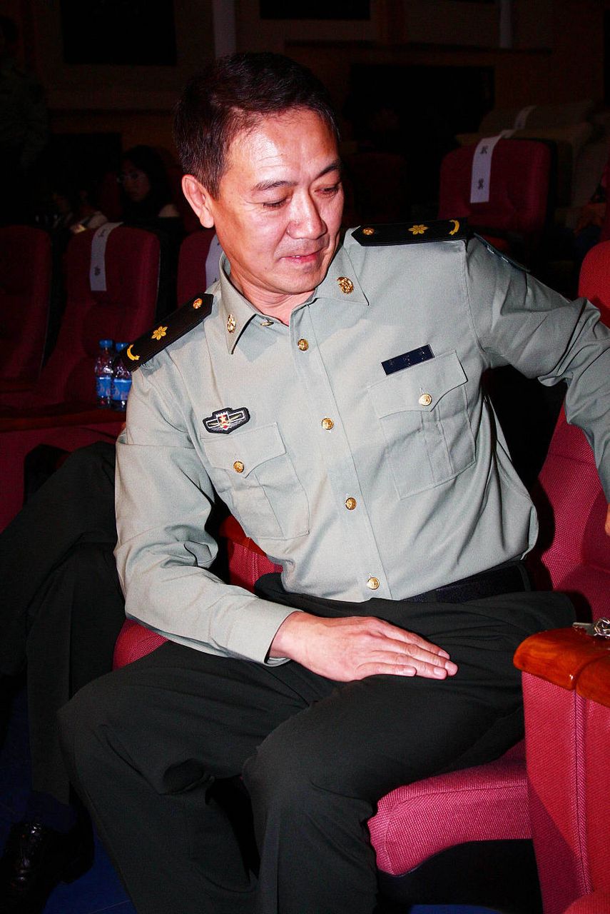 何政军演亮剑里的赵政委,能文能武,一身正气  何政军拍亮剑的时候