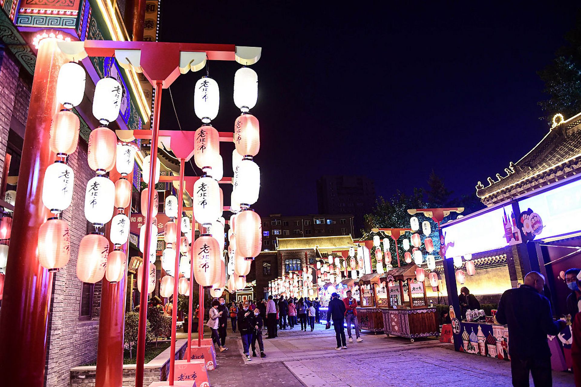 98宋朝的夜市文化是中国历史上独特的一种市井文化,充满了热闹,喧嚣