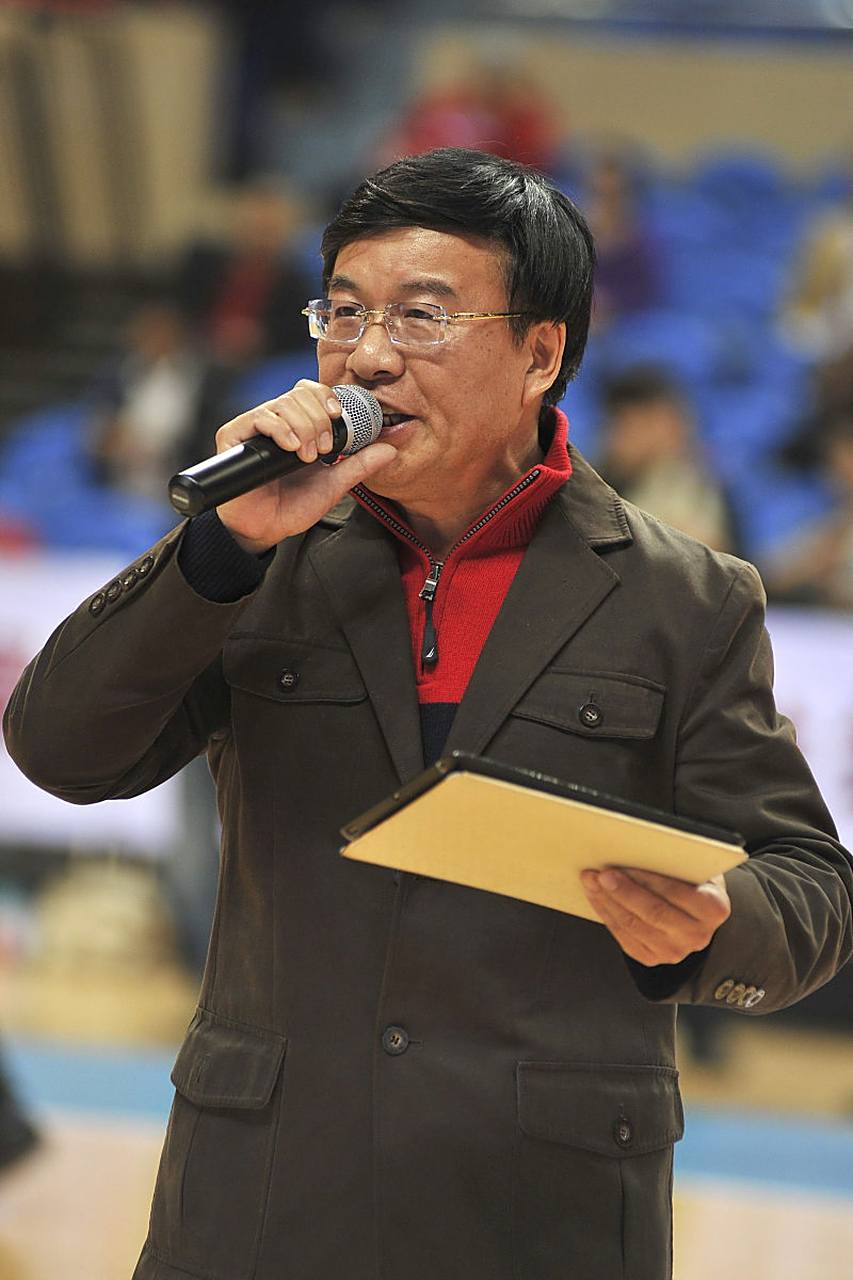 韩乔生再次解说贵州榕江"村超"～  今天,在贵州榕江城北新区体育馆,将