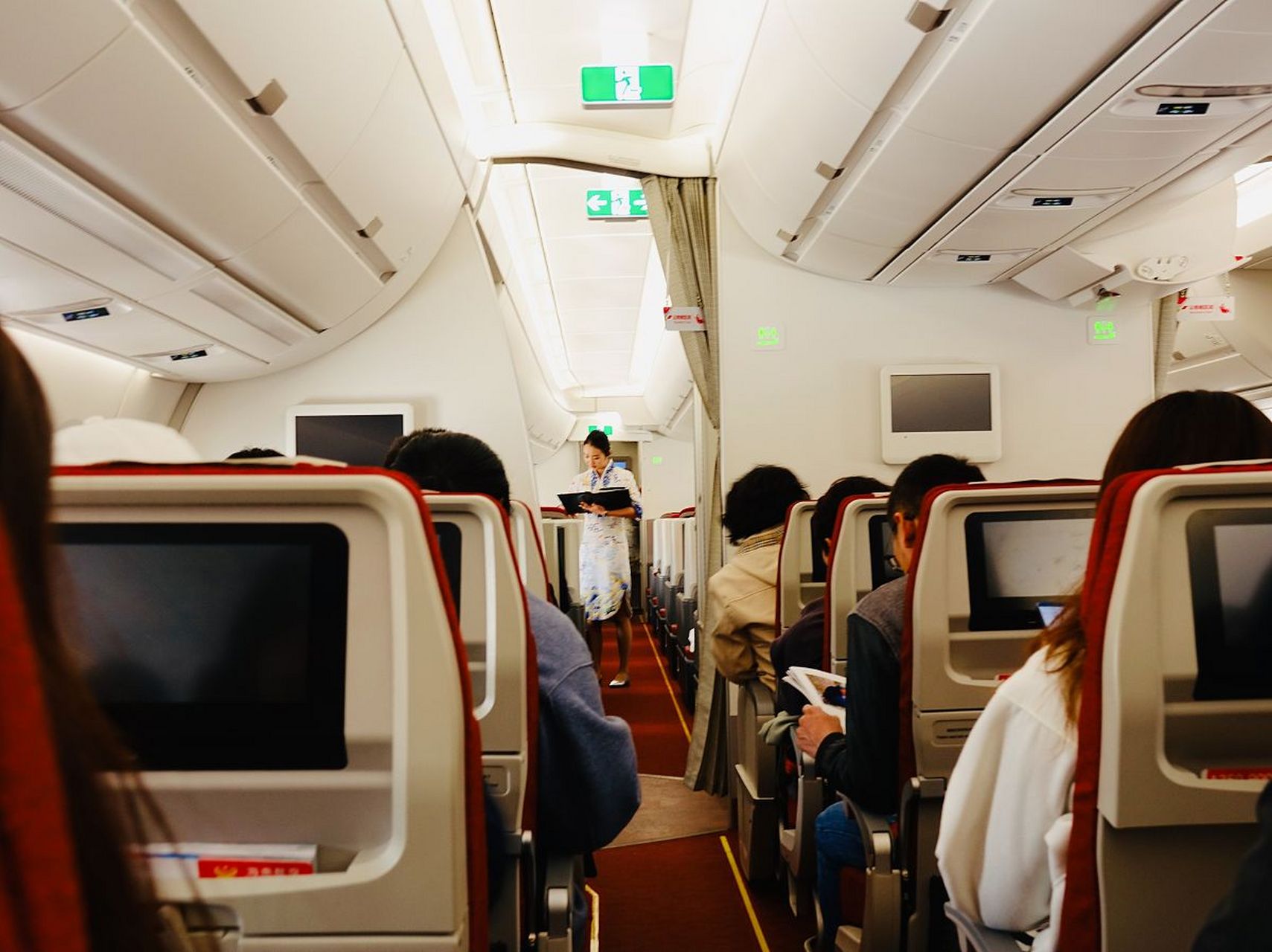 东航31到55排哪个位置好|东航飞机的座位选择因人而异,取决于个人的