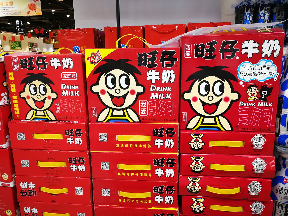 近日,旺仔牛奶被曝喝出异物,当事人彭先生明确发声:异物并非老鼠,只是