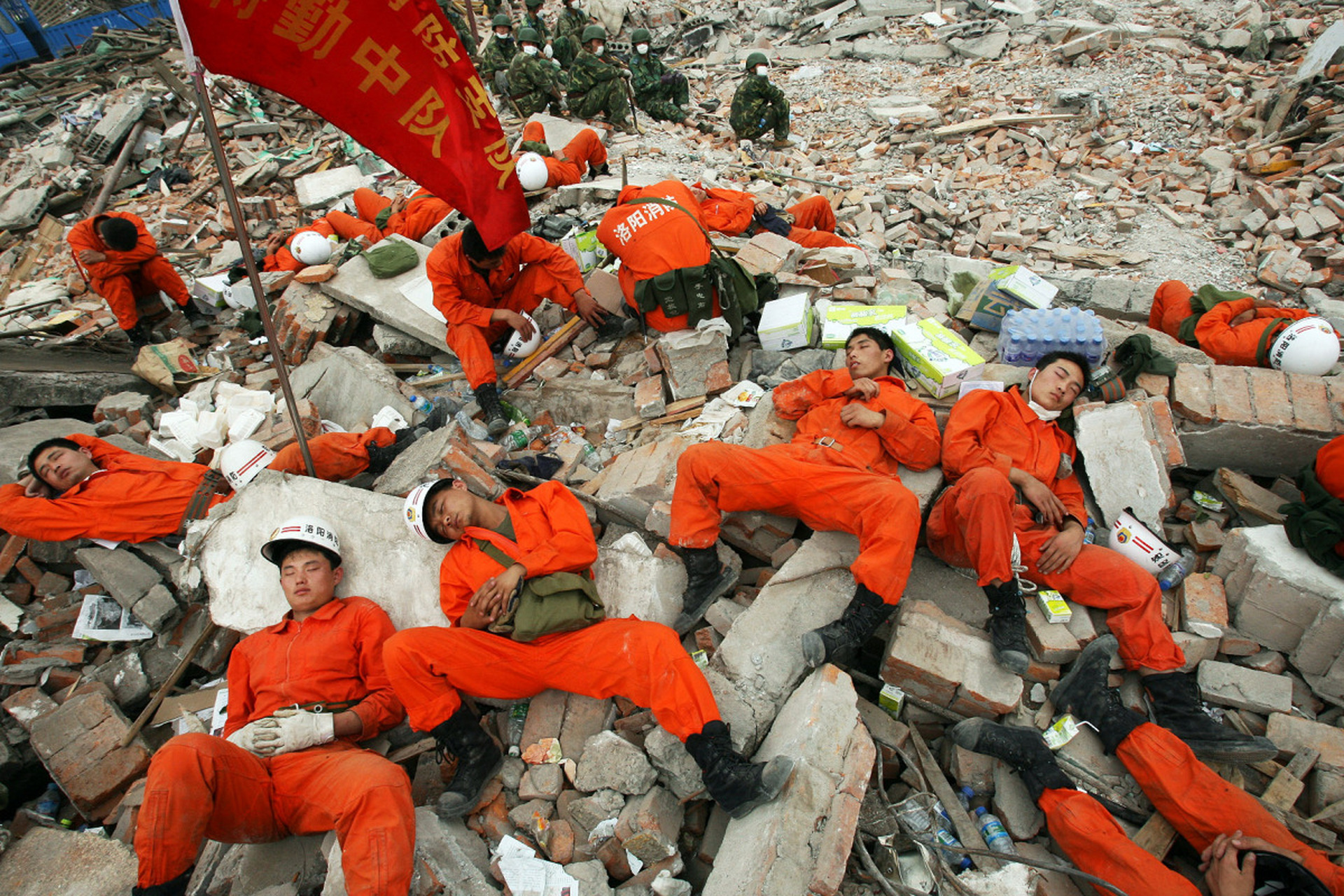 汶川地震默哀图片图片