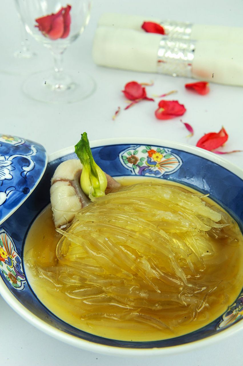 原是二十世纪初在南阳察院关开设的长春轩卤内馆的名吃,闻名吉林省