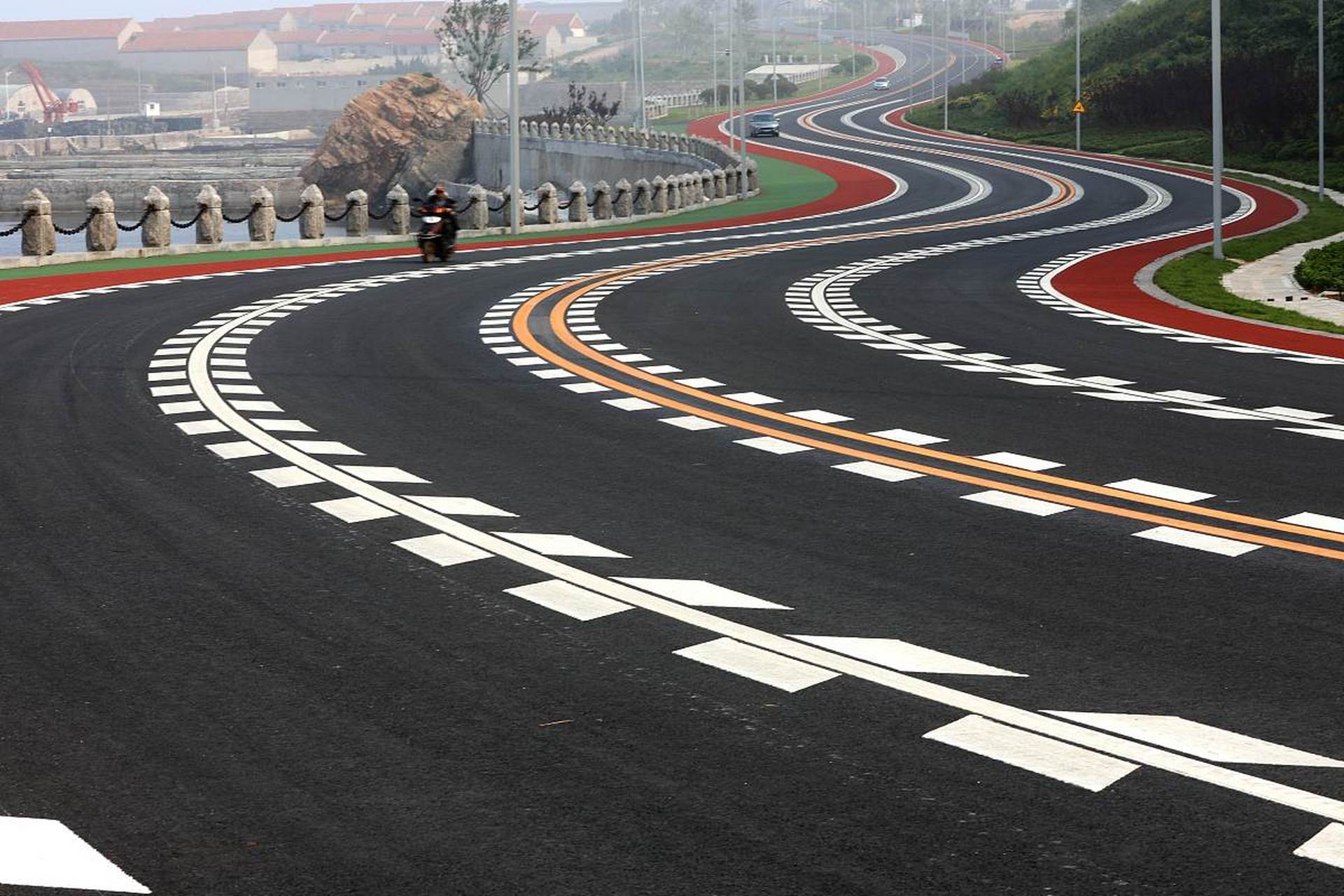 潮汐车道,如河流般随着交通状况变换方向.早高晚峰时它是关键通道!