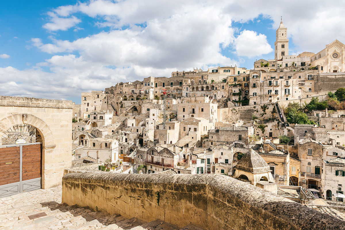 北以色列国的第六位君王暗利,一个强盛王朝的建立者,统治约44年