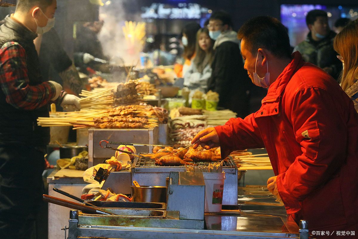 摆小地摊赚钱吗现在(摆小地摊赚钱吗现在还能做吗)