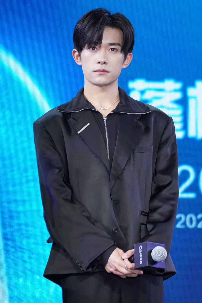 多才多艺的易烊千玺,用他的音乐,舞蹈,表演和画画等才艺征服了无数