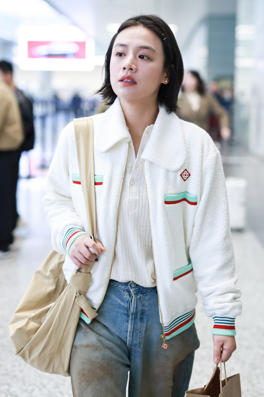 范冰冰工作室签约艺人众多,如冯绍峰,马思纯和杨紫等,他们的出色表演