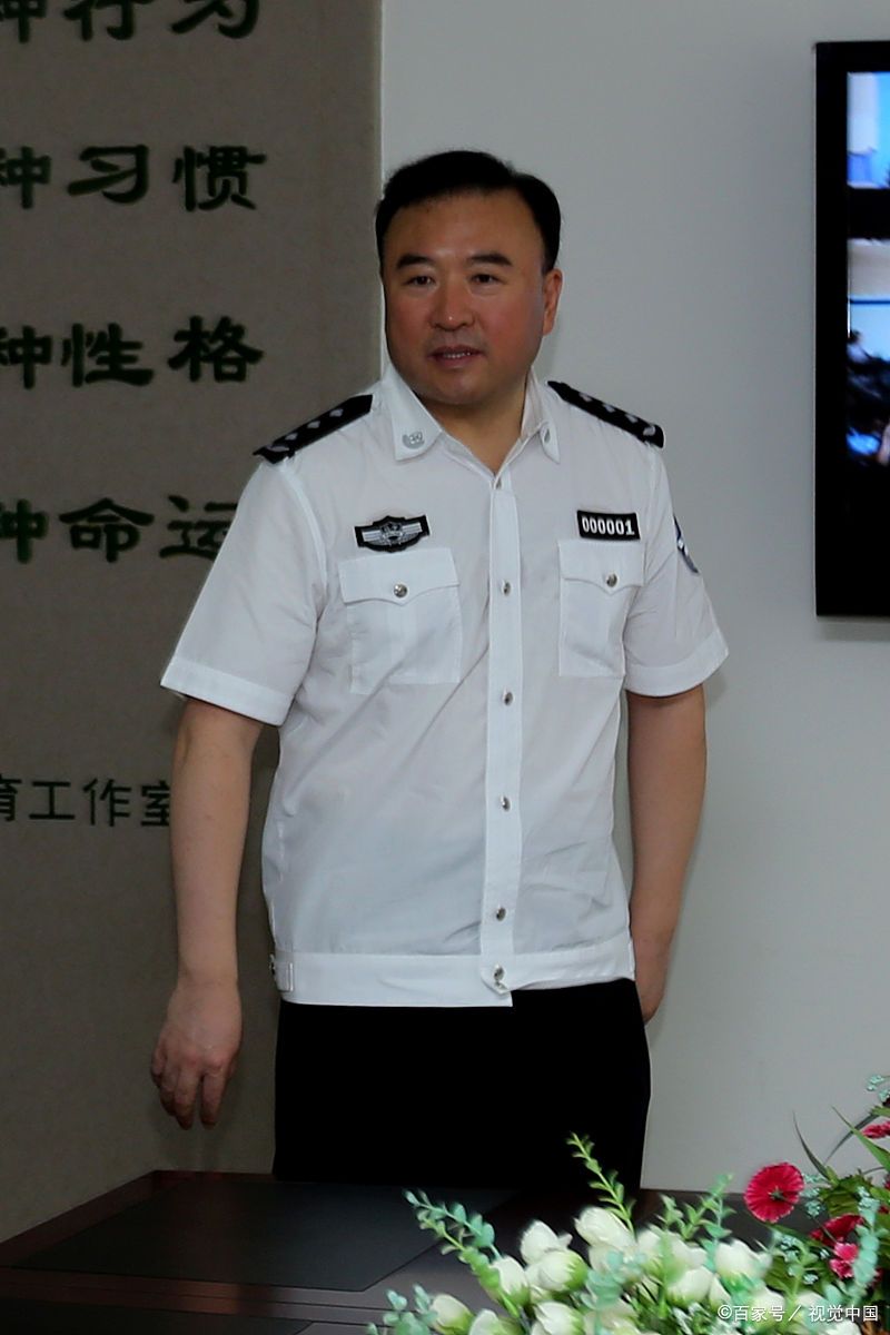 今天辽河油田原公安局长张迎在退休10年后还是接受了法律的制裁,这