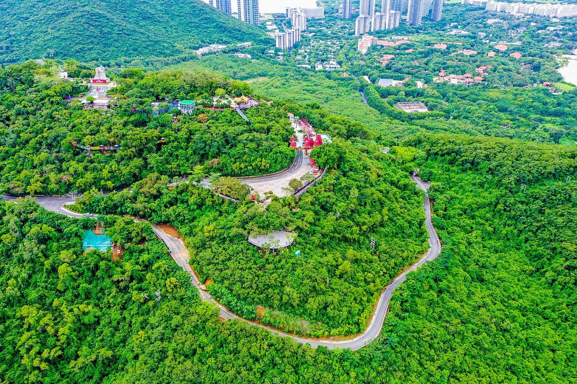 鹿回头风景区坐落在三亚市南部,距离市中心3公里,可谓是海南岛的最南