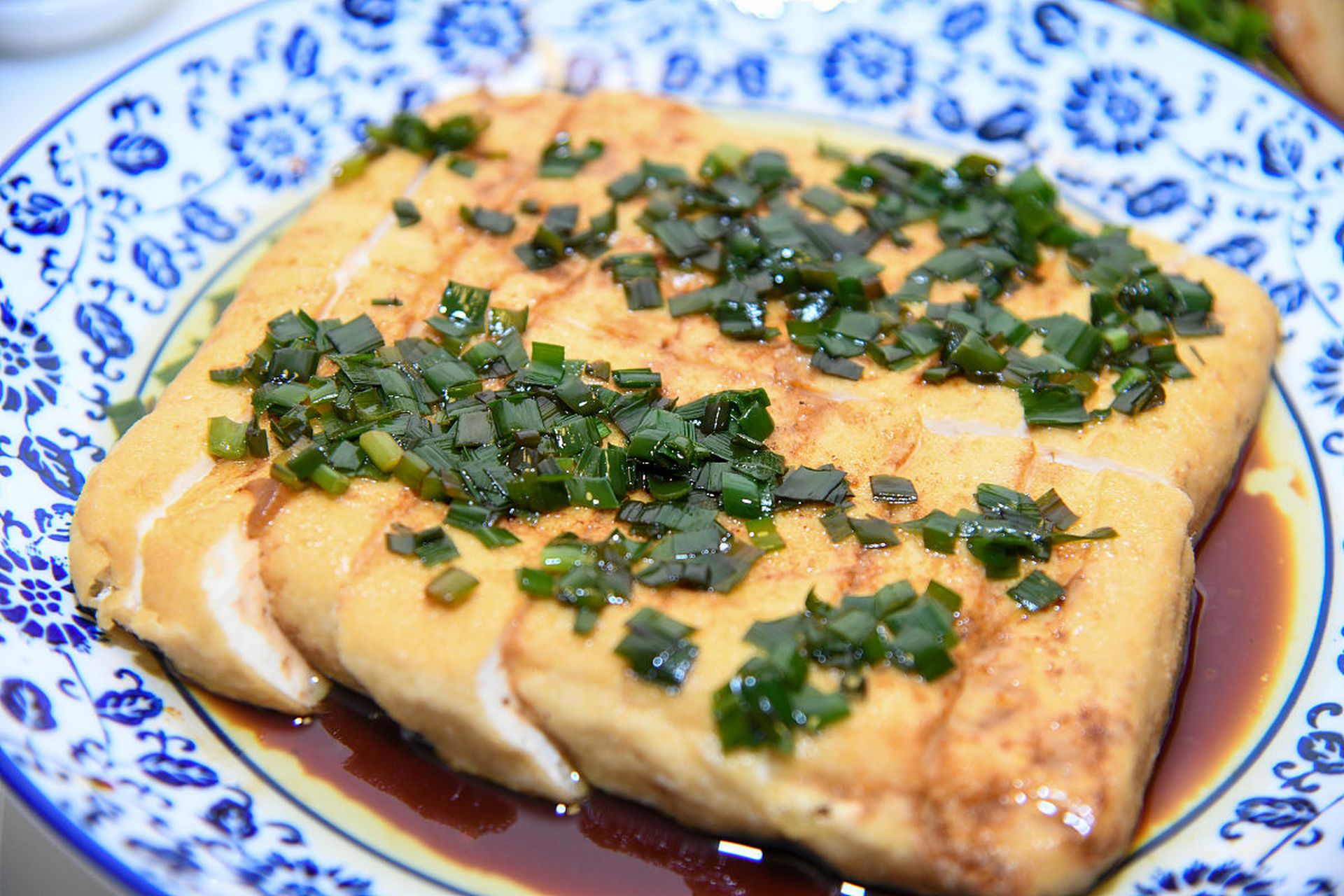 除了麻婆豆腐外,剑门关豆腐也是一道令人垂涎的四川特色美食,是剑阁县