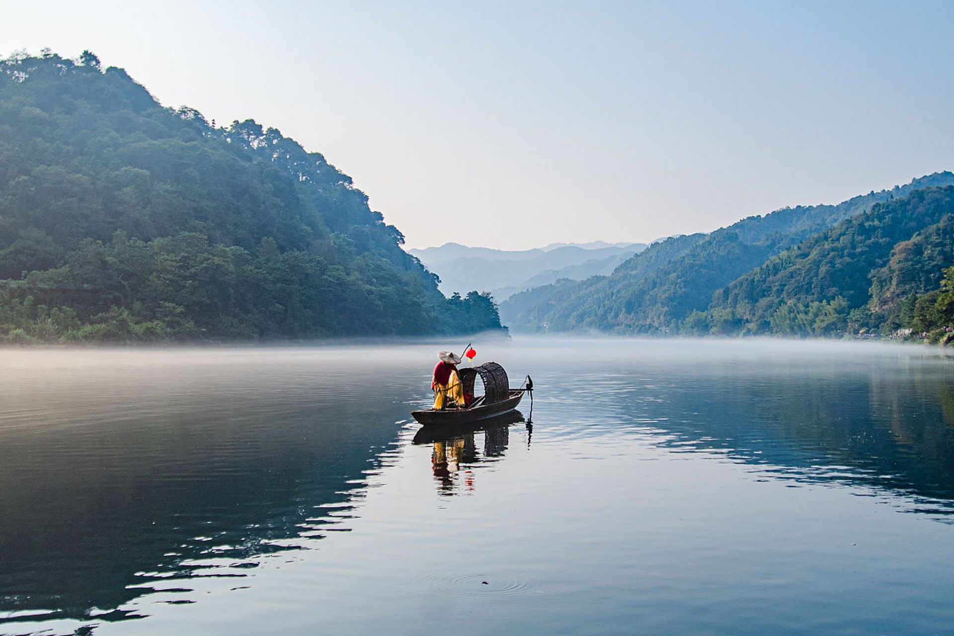 而位于湖南东南部的#乐享周末分享吧# 东江湖风景旅游区,正是这个秋天