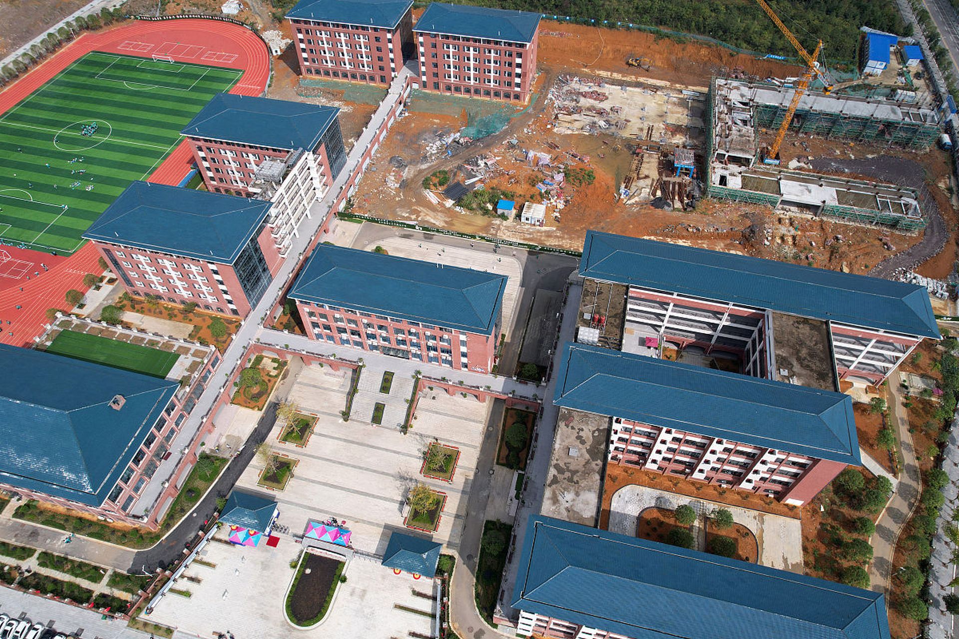 university)是中国辽宁省一所以医学为主的本科院校,前身为锦州医学院