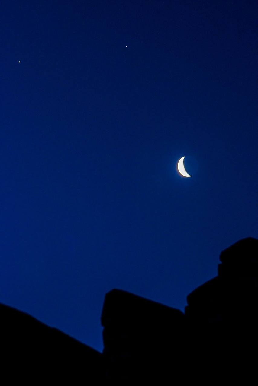 不见杨柳岸,不到见晓风的时候,只有残月相伴! 晚安!