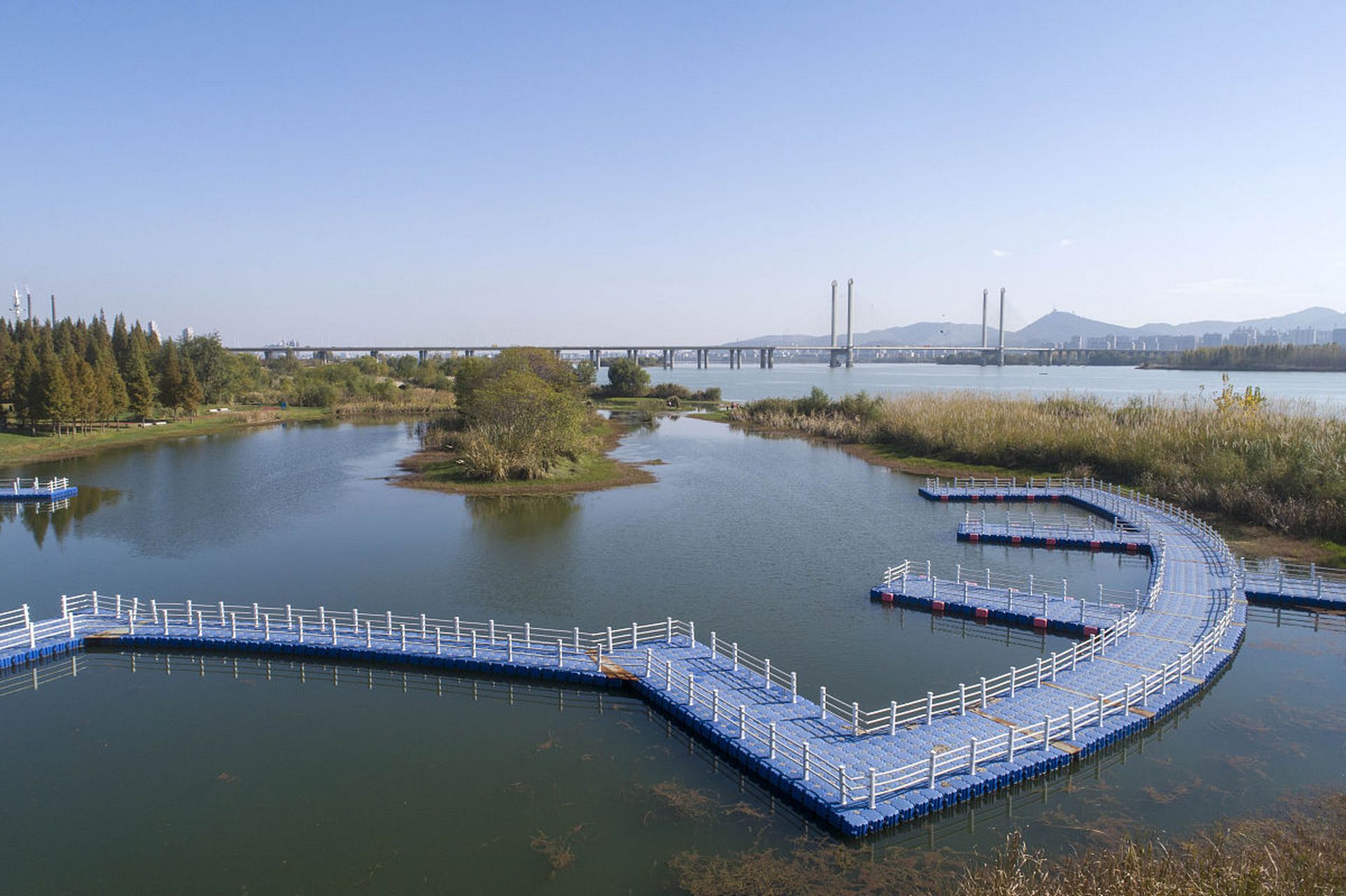 金秋图文动态创作节# 常德旅游必去的3个地方有:  滨湖公园:在当地