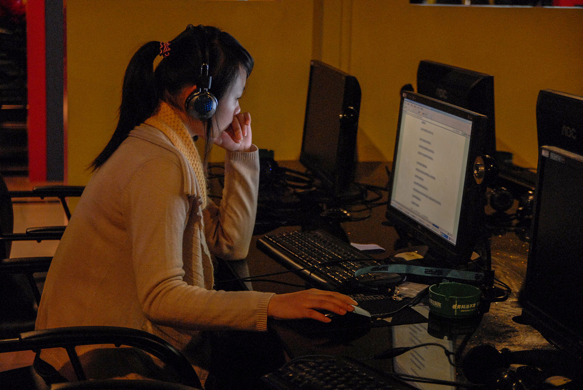 早上该起床了,却能拖一会是一会,眼看着到上班时间了,慌慌张张的连