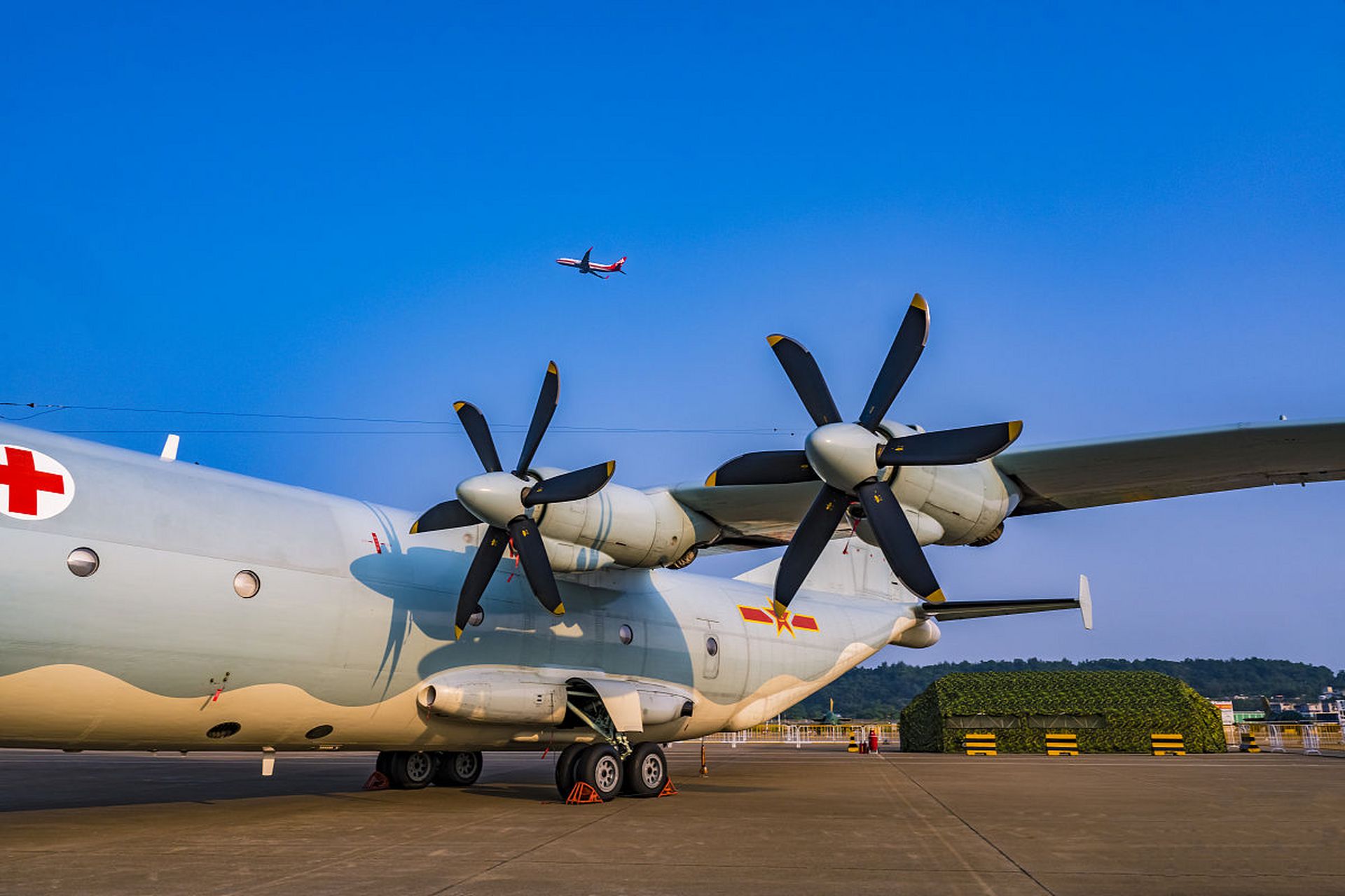 中国的运9电子战飞机被日本f15j战斗机跟踪 运9电子战飞机在台湾以东