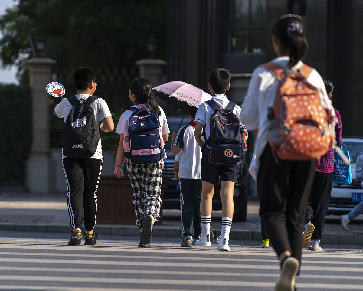 进入小学三年级,家长要交给孩子两项重要技能: 1 制作日程表 日程表是