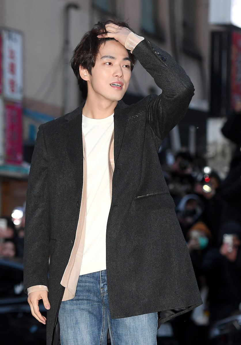 老戏骨崔振赫"搅场",《哲仁王后》男主金正贤被吐槽长得"丑"