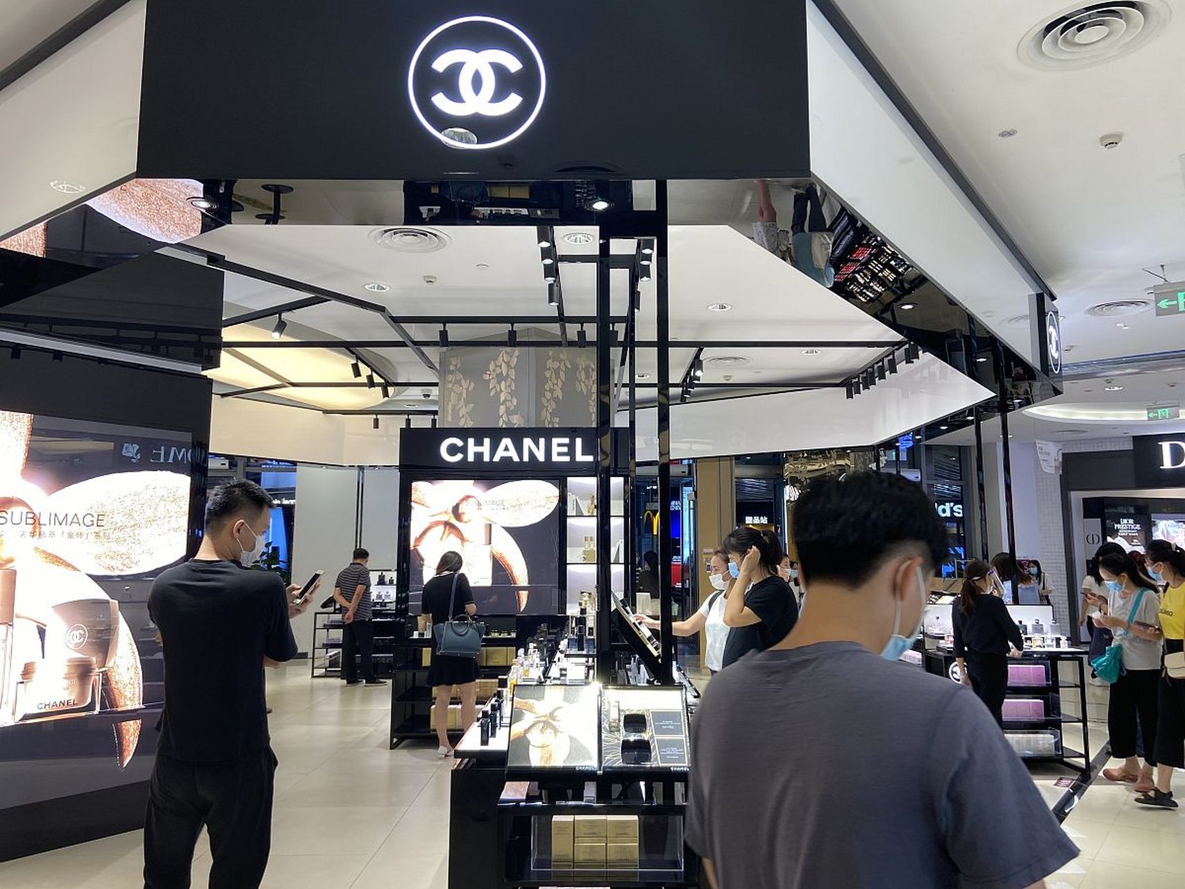 双十一剁手不停# 香奈儿(chanel)护肤品套装中的智慧紧致精华水是