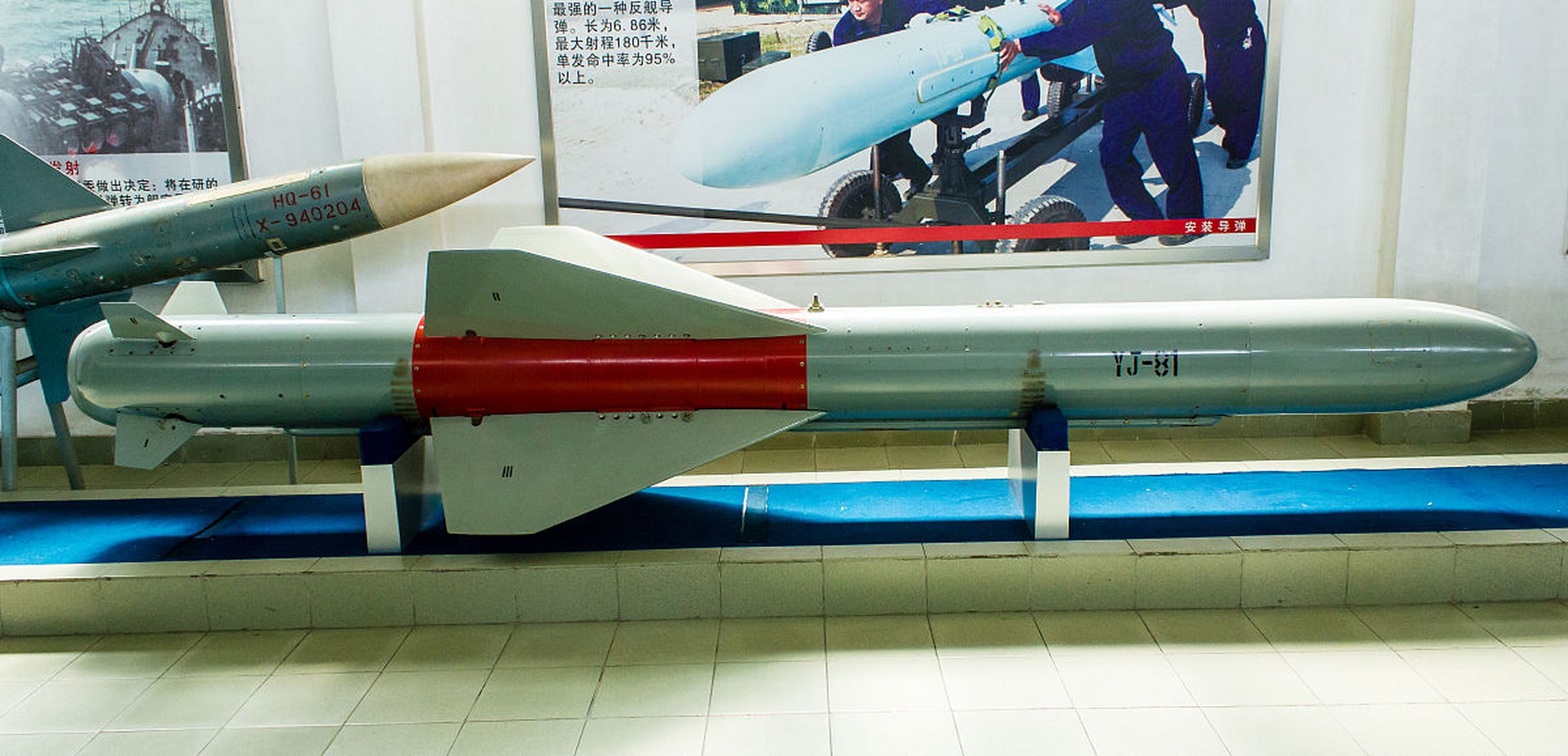 伊朗对外展示国产高超音速导弹,引发全球关注.