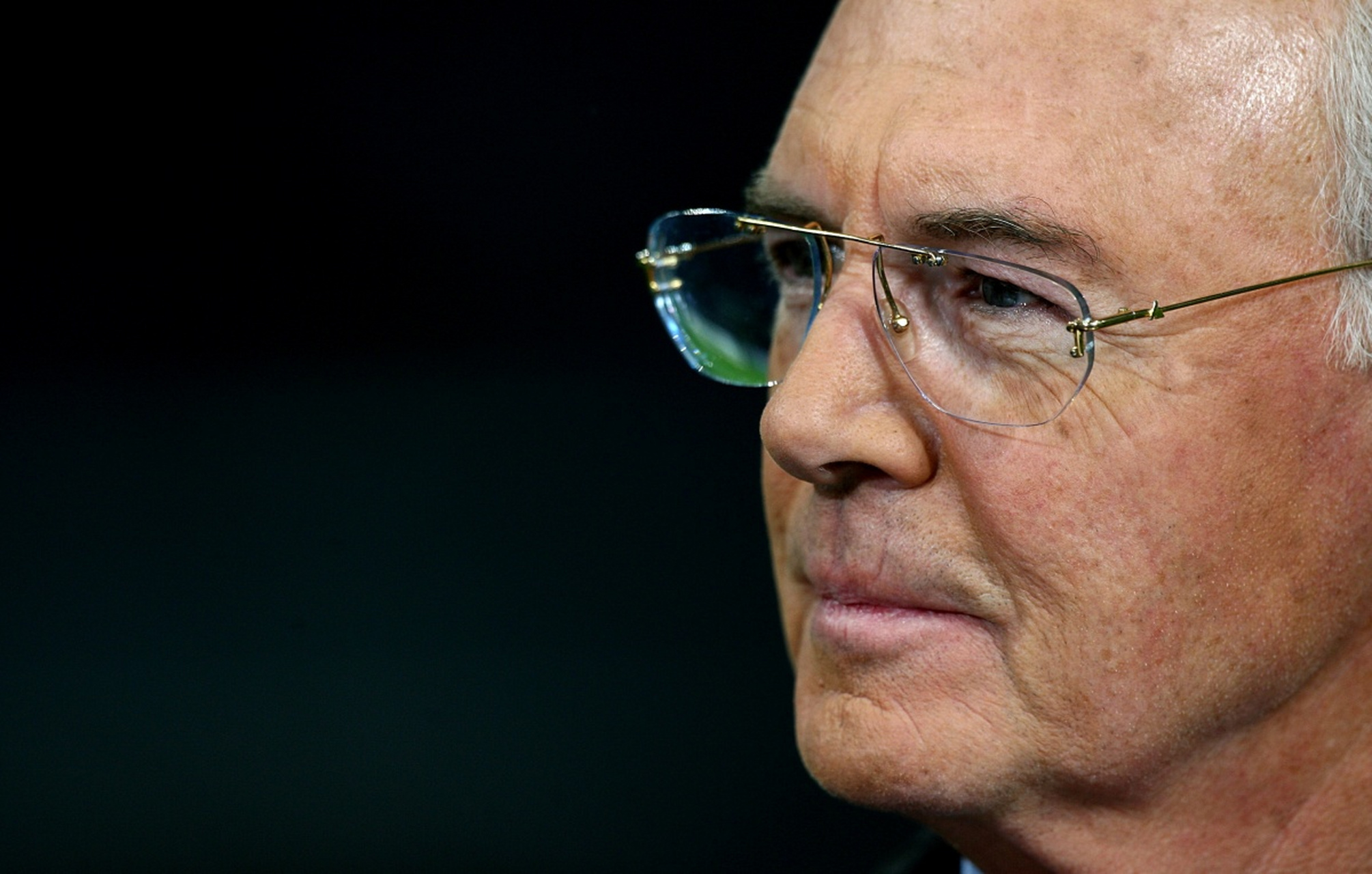 贝肯鲍尔去世#  今天,我们怀着沉痛的心情,悼念一位伟大的足球传奇