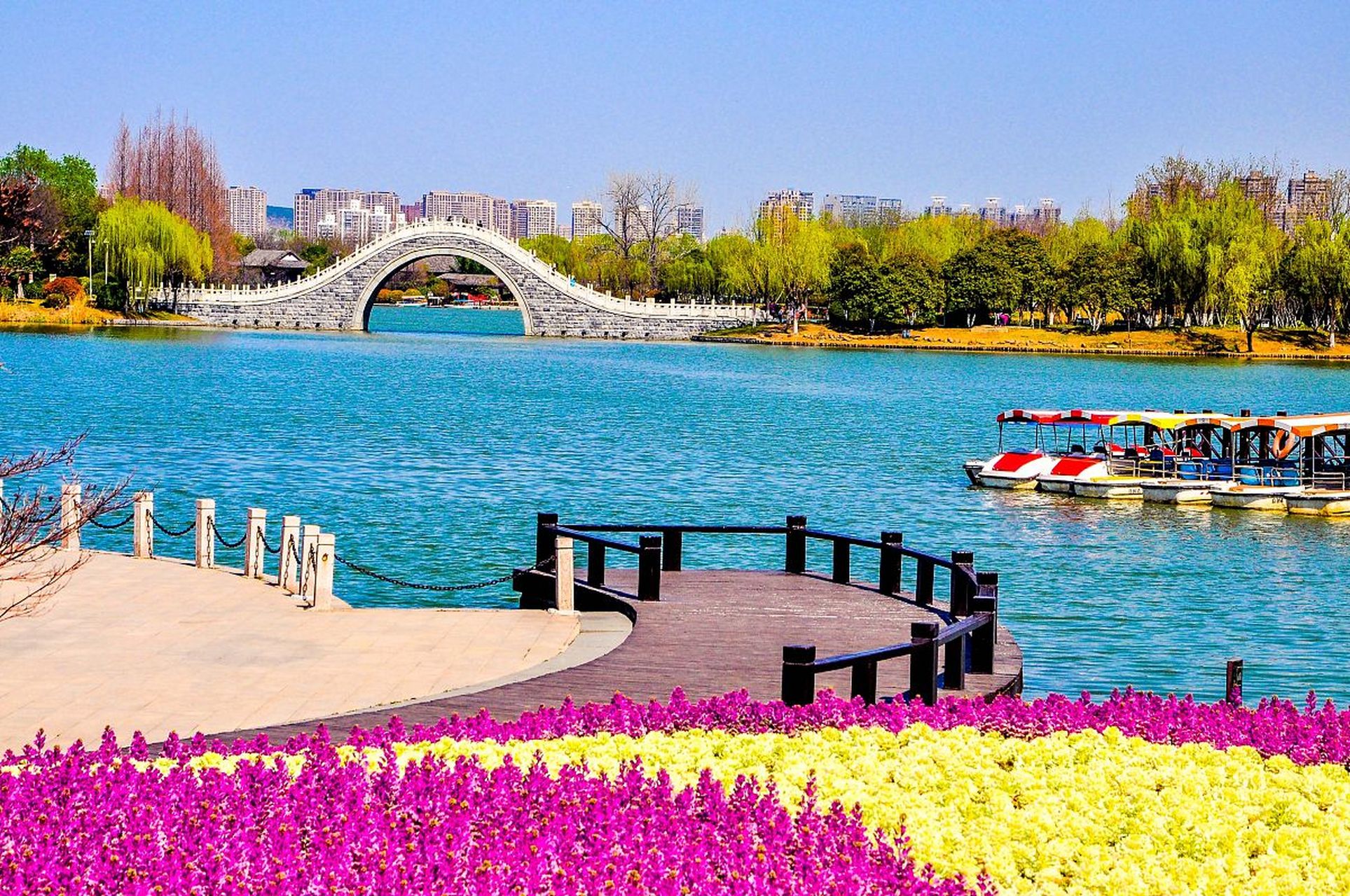 镜头里的春天# 南湖公园位于中国吉林省长春市,是这座城市的一颗梃膊