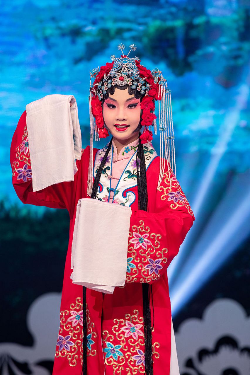 这位女小生不仅拥有出众的外貌,还以其独特的魅力征服了众多网友.