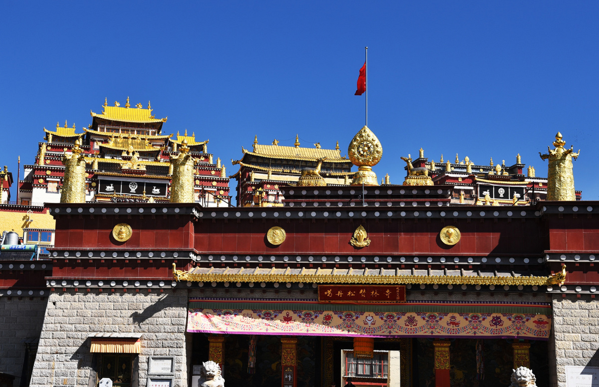 噶丹·松赞林寺,云南香格里拉的藏传佛教圣地和藏族文化殿堂!