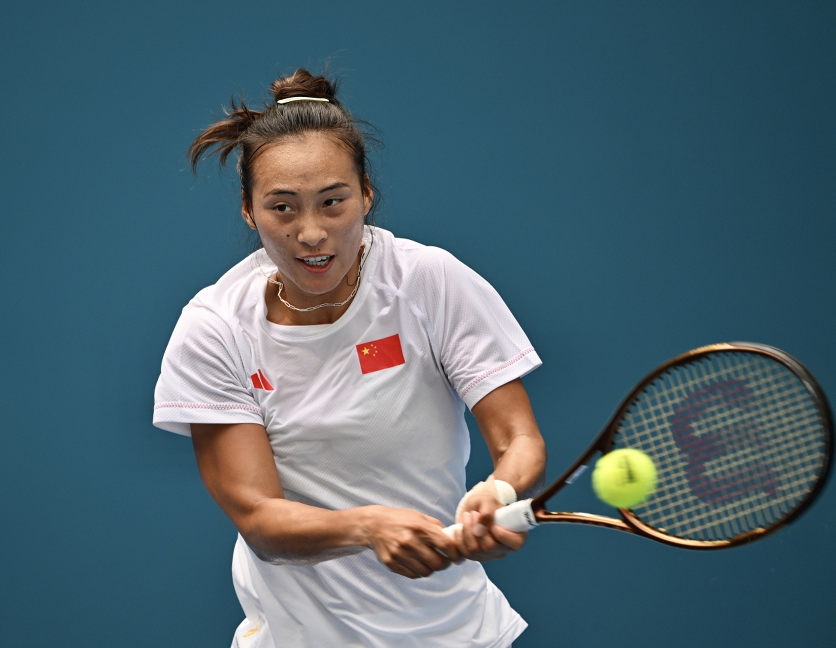 郑钦文晋级郑州赛八强# 郑钦文在10月11日晚的郑州网球公开赛女单第