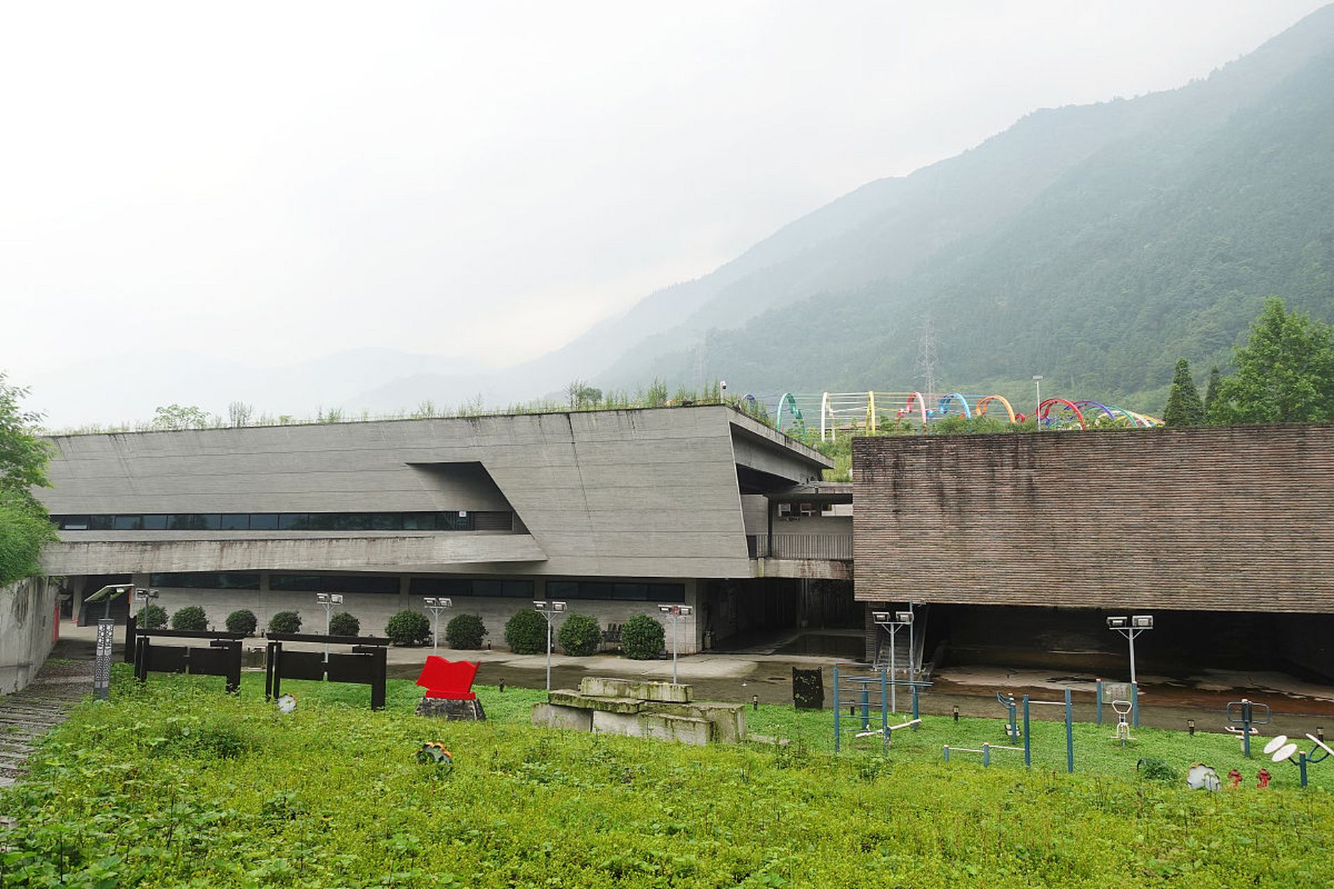 青川东河口地震遗址公园是汶川特大地震首个遗址保护纪念地,于2008年