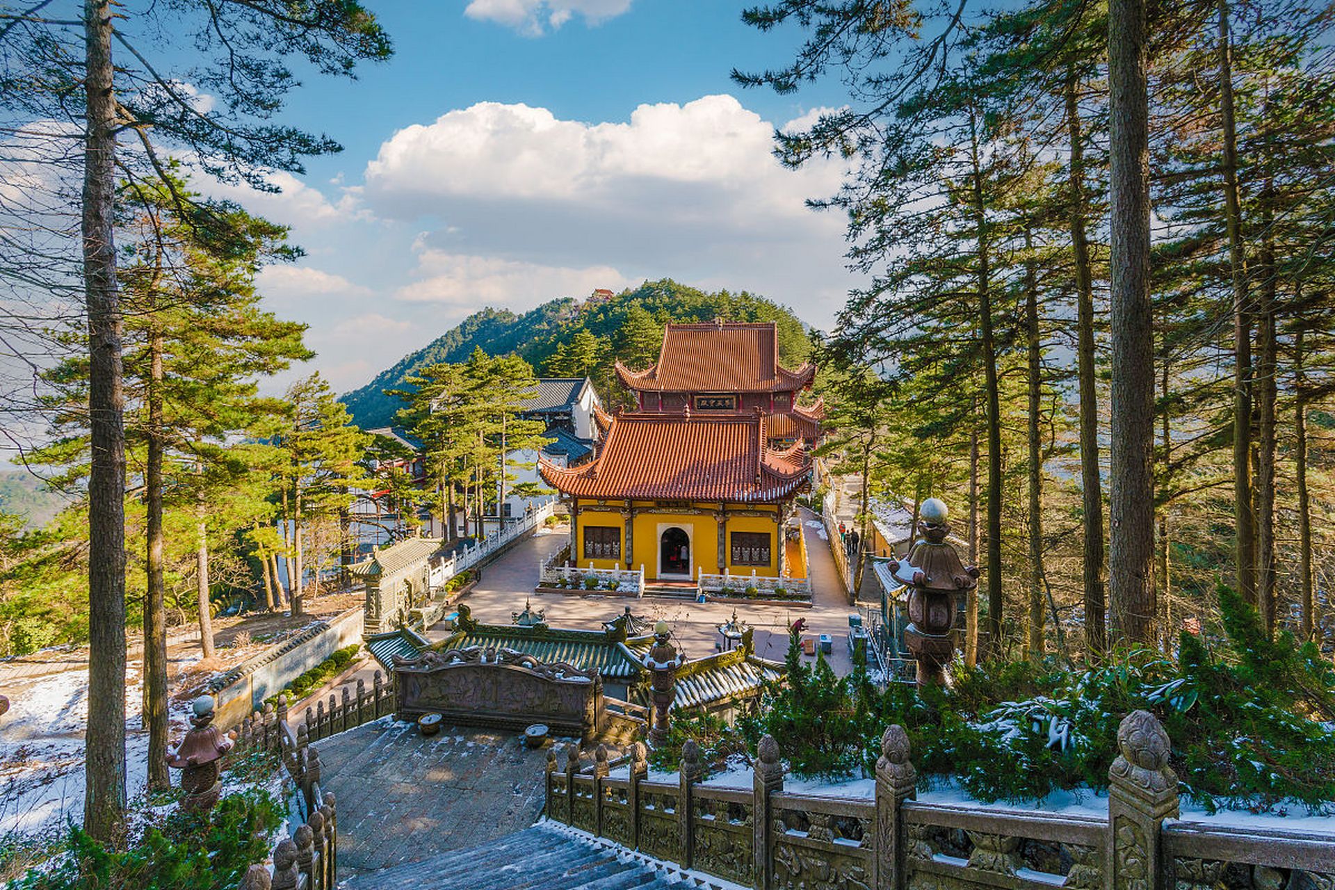 邂逅大蜚山,九鲤湖的神奇山水,品味莆田红木家具的艺术魅力;探寻雕刻