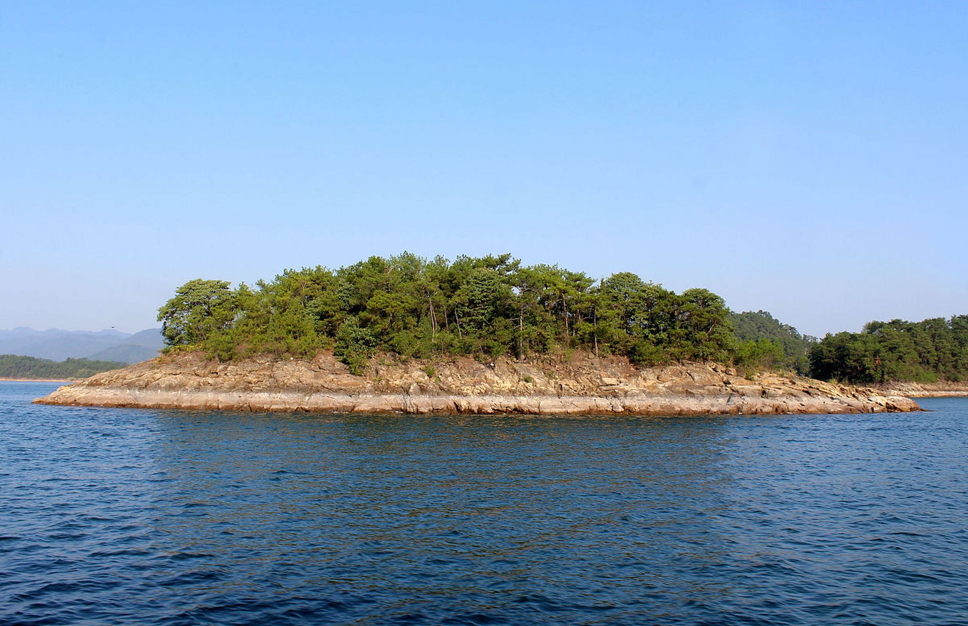 知识创作挑战赛# 千岛湖东南湖区景点有:天池岛,密山岛,黄山尖等.