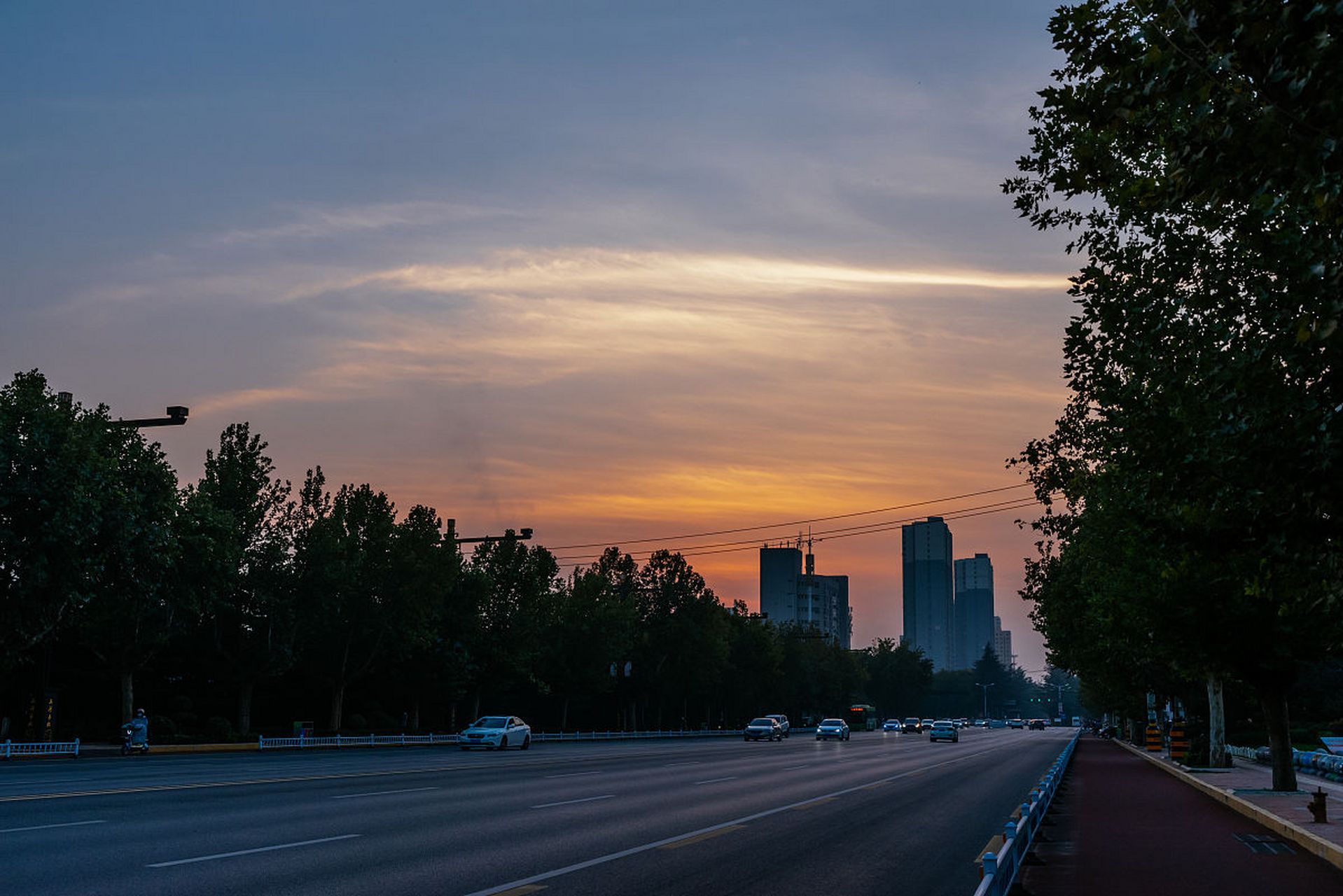windy [心] 您知道单词的意思吗[微笑] yes,its windy,too.