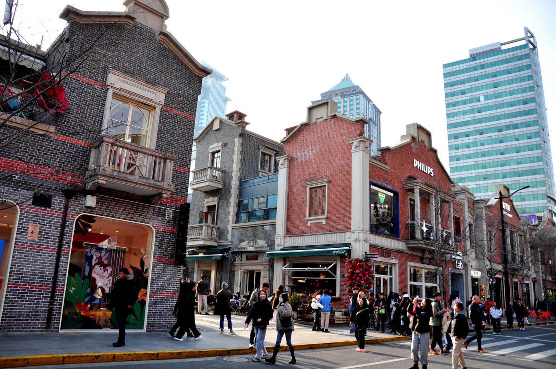 上海1930风情街,一条充满怀旧情调的街道.