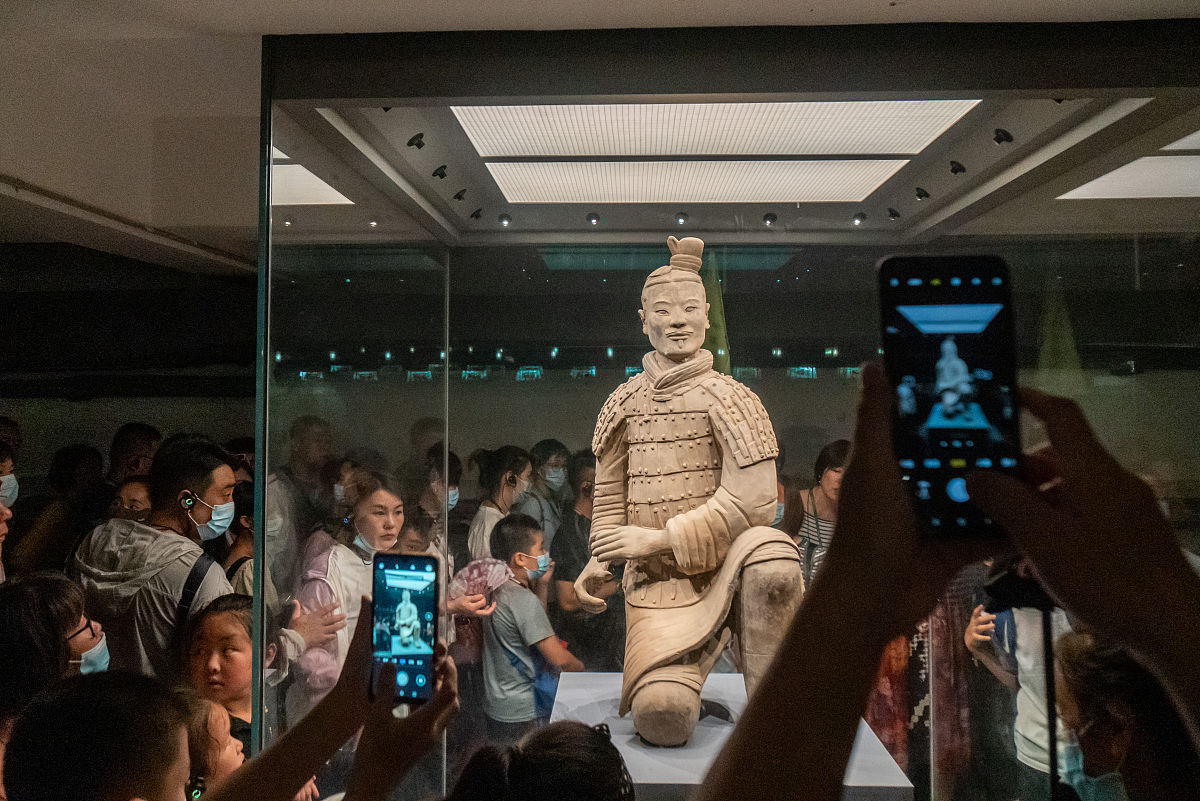 西安兵马俑博物馆:讲解员被黑导游群殴住院:游客挺身做证人